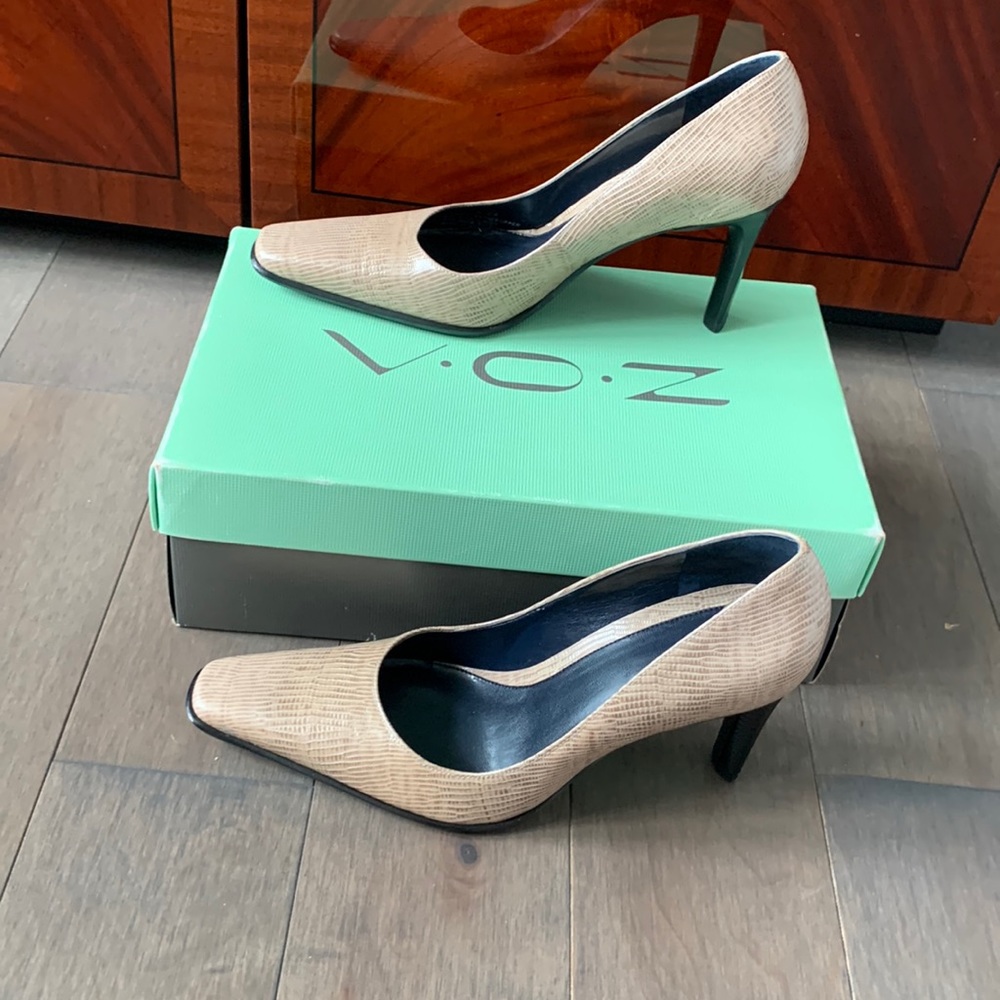V. O. Z AUTHENTIC BEAUTIFUL SHOES. ONLY ONCE WORN. VERY COMFORTABLE 👍👍❤️❤️